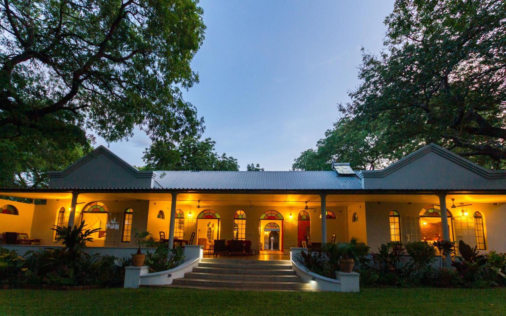 The Courtney Lodge Victoria Falls Exteriér fotografie